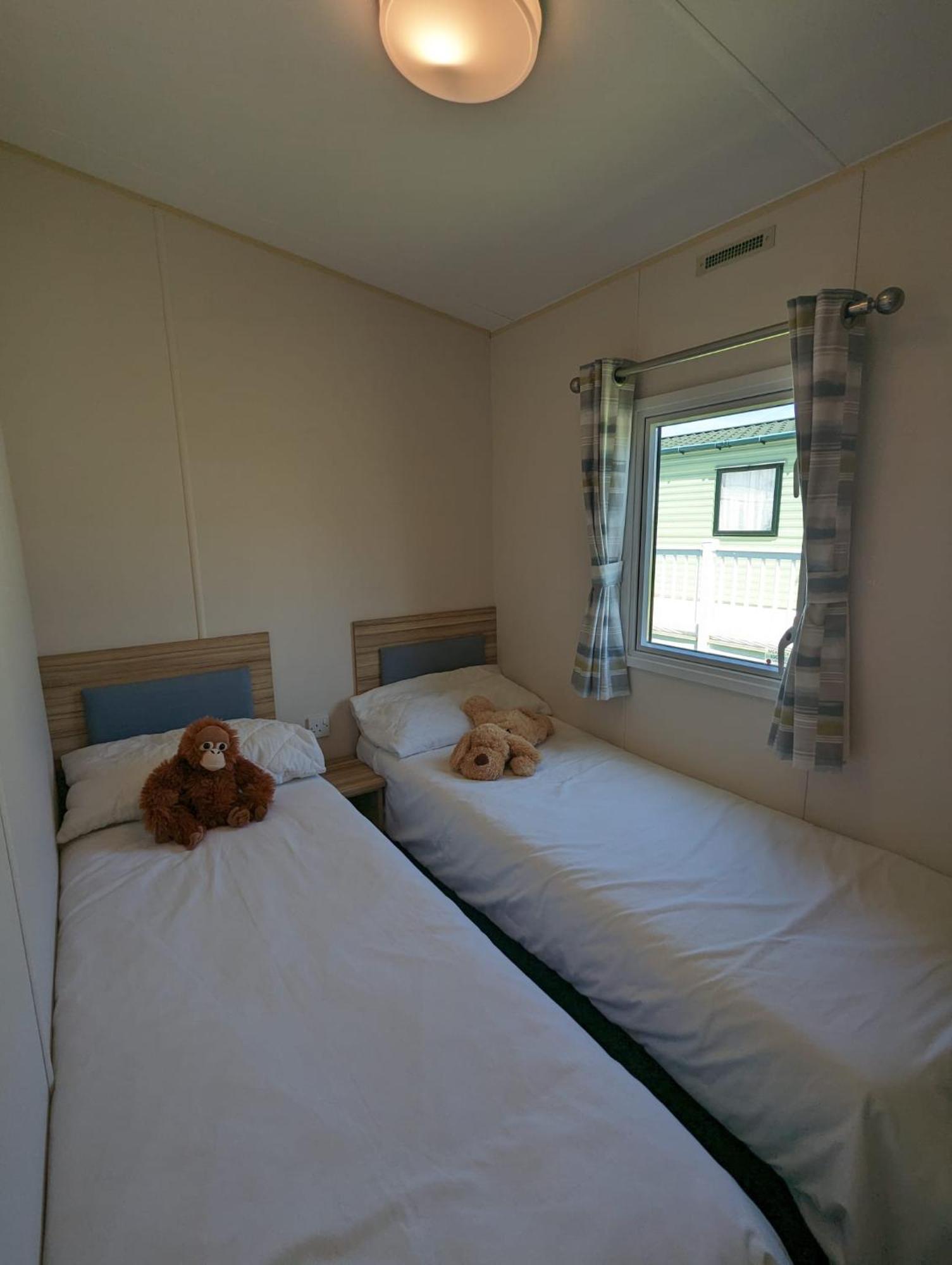 Lovely Bright Modern Caravan Swanage On Peaceful And Tranquil Holiday Park Dış mekan fotoğraf