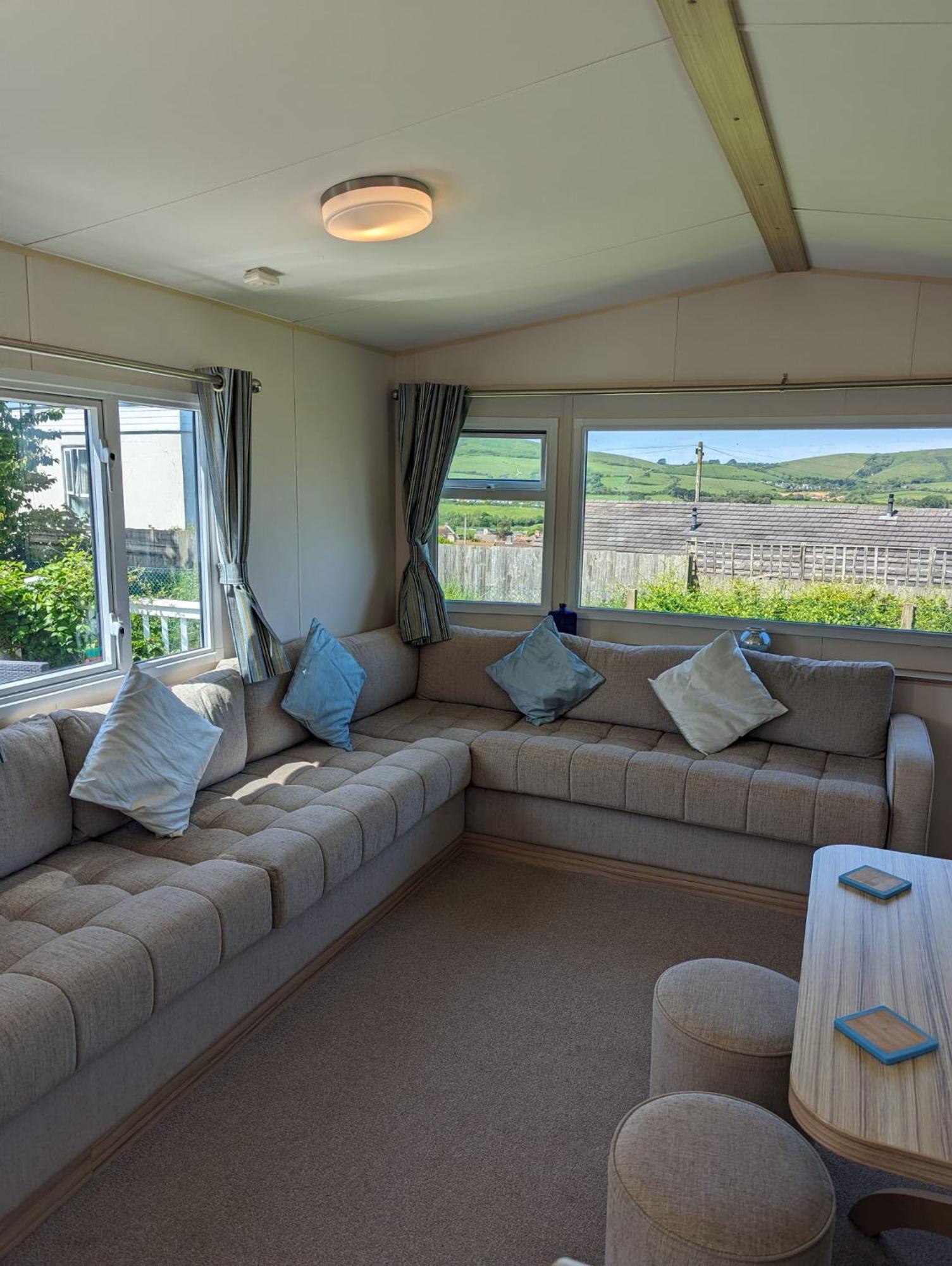 Lovely Bright Modern Caravan Swanage On Peaceful And Tranquil Holiday Park Dış mekan fotoğraf