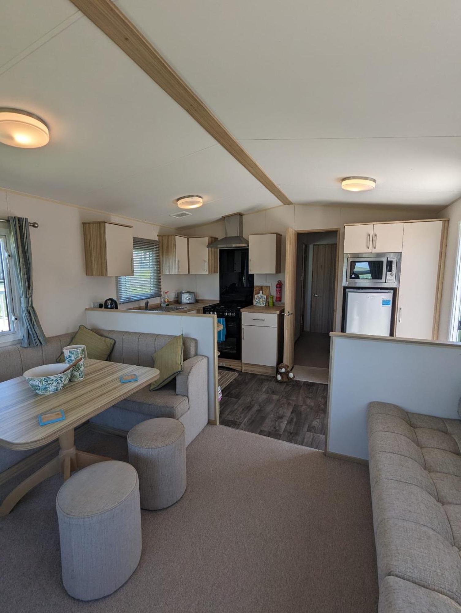 Lovely Bright Modern Caravan Swanage On Peaceful And Tranquil Holiday Park Dış mekan fotoğraf