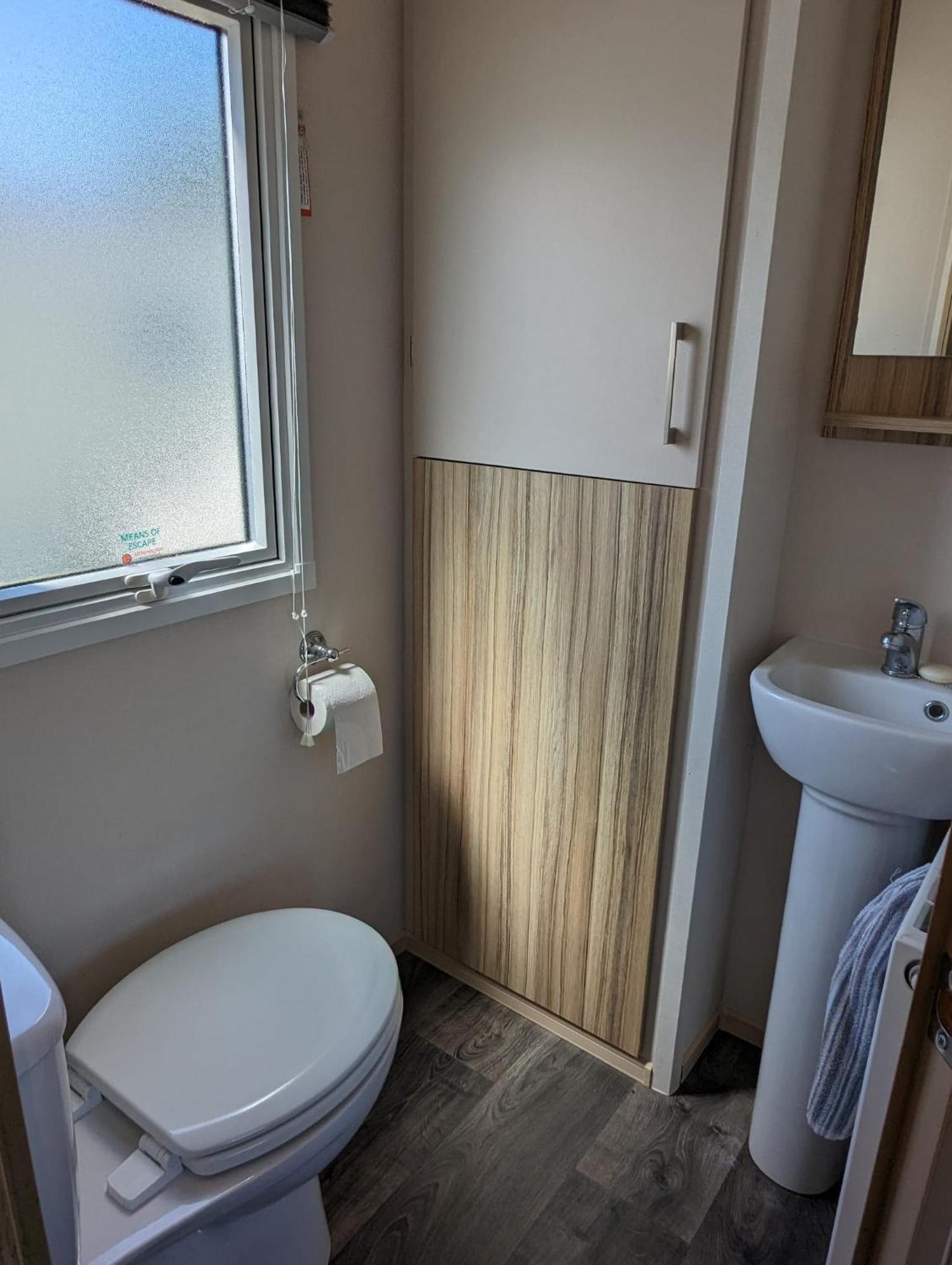 Lovely Bright Modern Caravan Swanage On Peaceful And Tranquil Holiday Park Dış mekan fotoğraf
