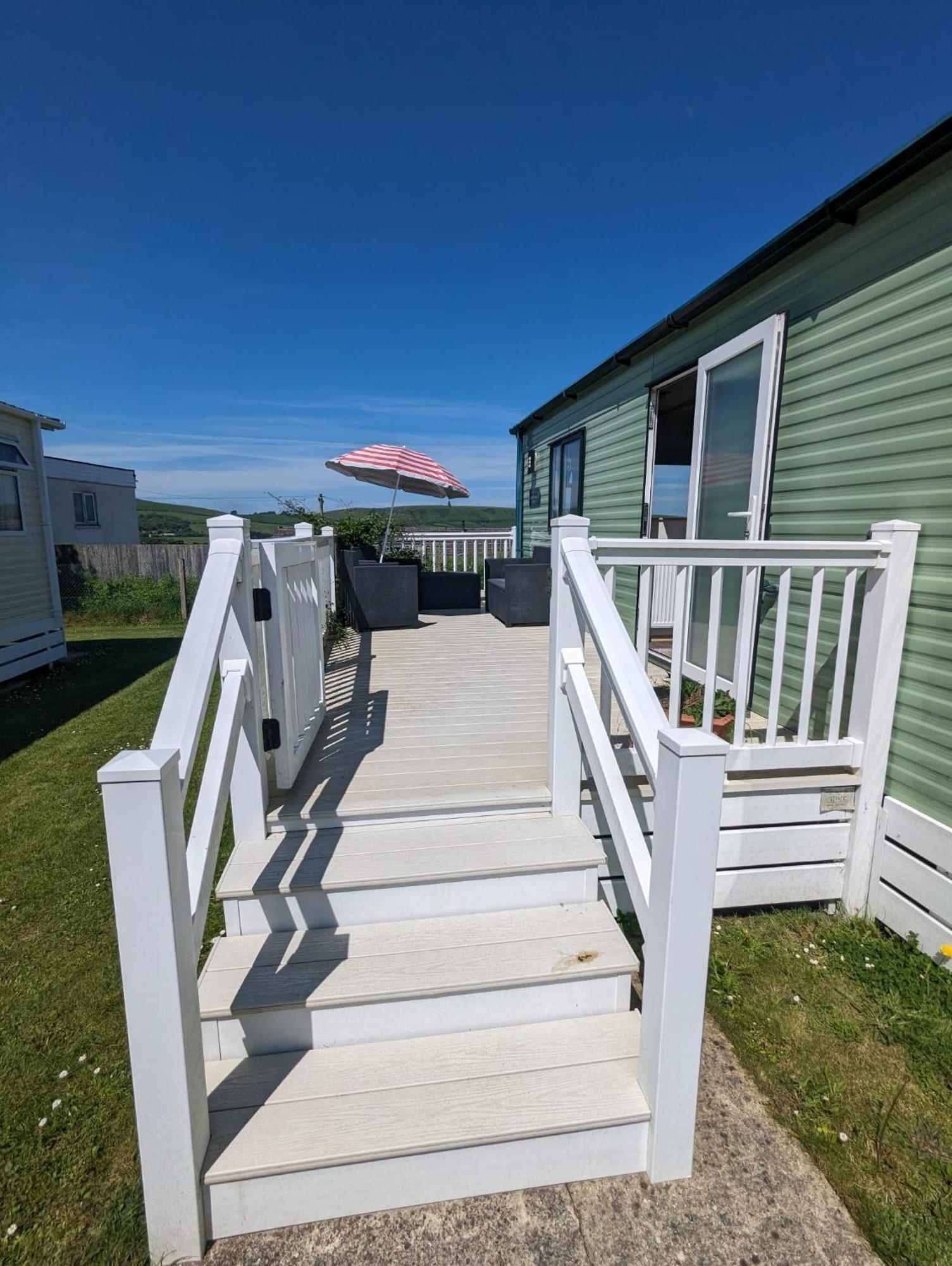 Lovely Bright Modern Caravan Swanage On Peaceful And Tranquil Holiday Park Dış mekan fotoğraf
