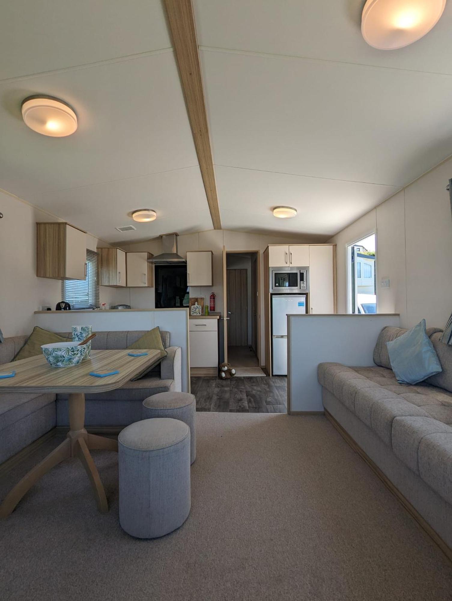 Lovely Bright Modern Caravan Swanage On Peaceful And Tranquil Holiday Park Dış mekan fotoğraf