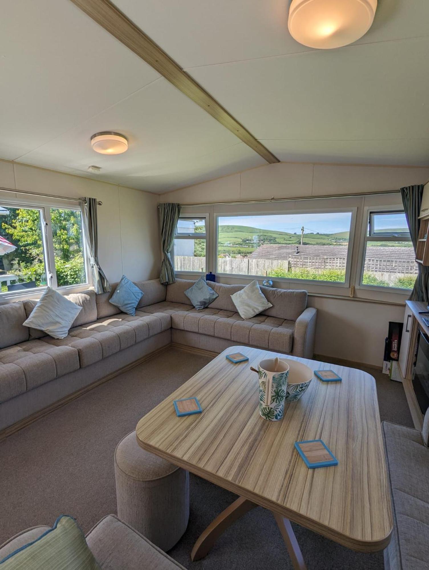 Lovely Bright Modern Caravan Swanage On Peaceful And Tranquil Holiday Park Dış mekan fotoğraf