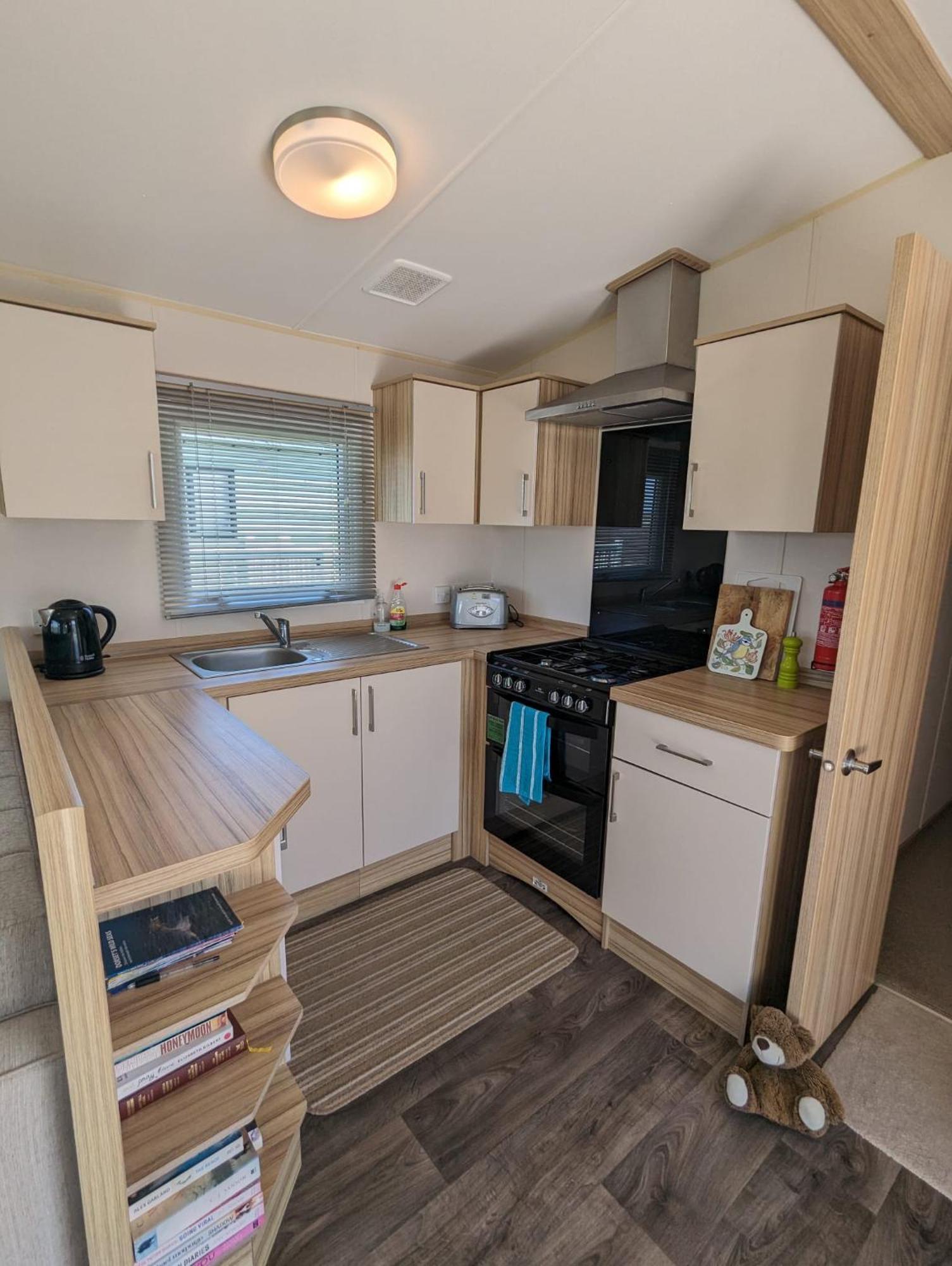 Lovely Bright Modern Caravan Swanage On Peaceful And Tranquil Holiday Park Dış mekan fotoğraf